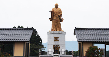 佐渡日蓮聖人大銅像